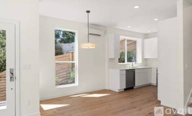 Main picture of 14047 Lenora Pl N