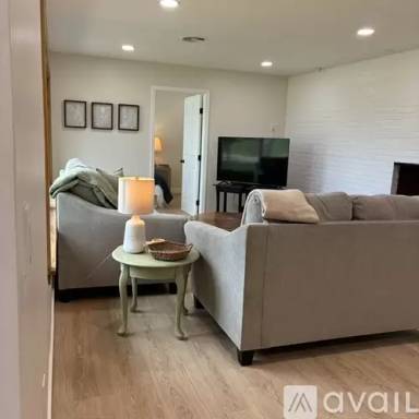 Main picture of 719 Hanshaw Rd