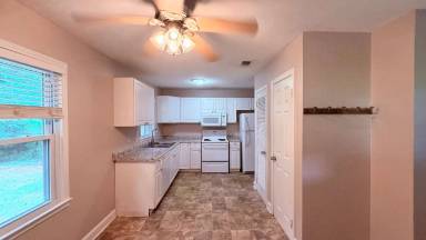 Main picture of 4431 Donegal Cir