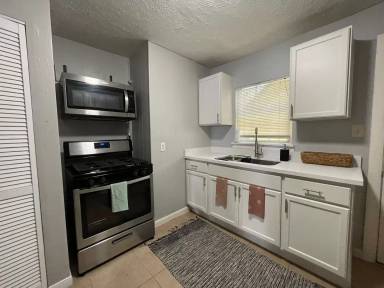 Main picture of 2411 Bastrop St