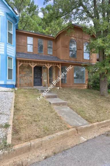 Main picture of 834 Heritage Oaks Dr