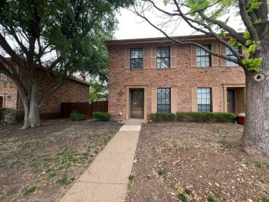 Main picture of 7417 Kingswood Cir