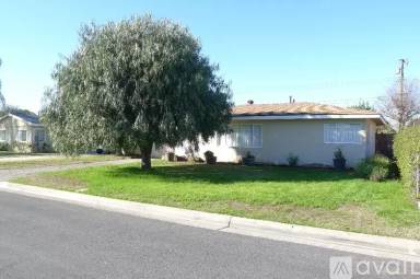 Main picture of 4313 N Broadmoor Ave