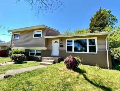 Main picture of 445 Gotham Rd