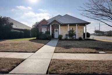 Main picture of 5400 Flo Dr