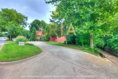 Main picture of 421 S Flood Ave