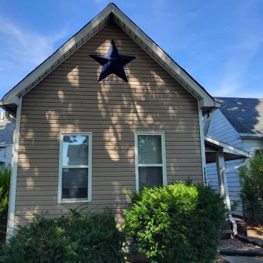 Main picture of 1144 Woodlawn Ave