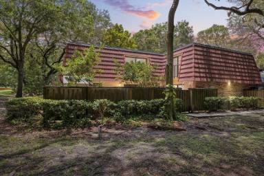 Main picture of 687 1st Ct