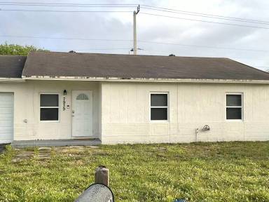 Main picture of 7939 SW 3rd St