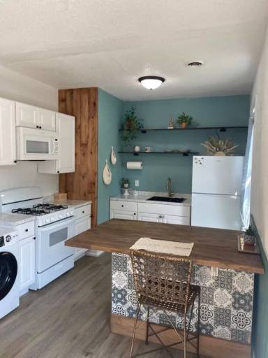 Main picture of 1306 W Main St