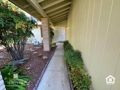 Main picture of 720 4th St E