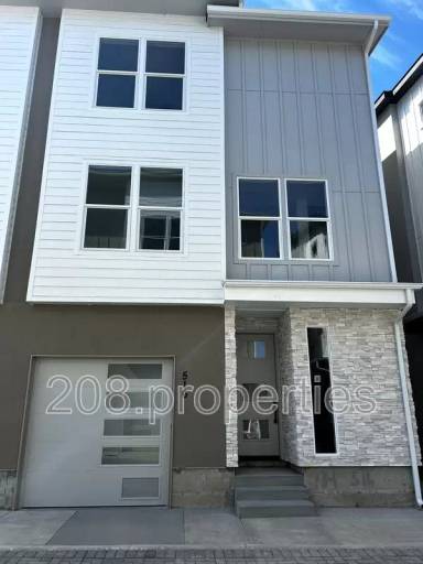 Main picture of 516 E Violets Cove Ln