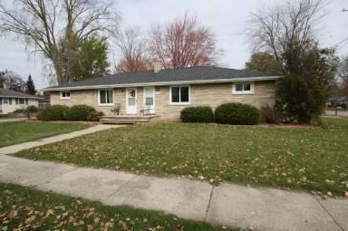 Main picture of 948 E Airport Rd