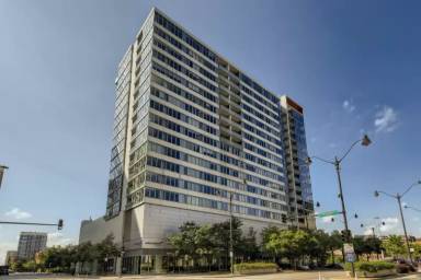 Main picture of 659 W Randolph Condos