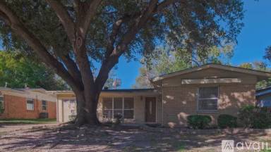 Main picture of 1717 Briarwood Ln