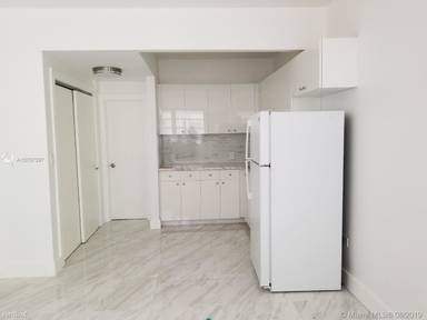 Main picture of 924 Meridian Ave