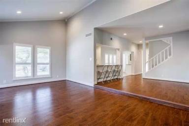 Main picture of 12324 Montego Plz