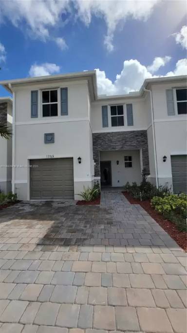 Main picture of Cedar At Keys Gate