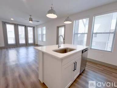 Main picture of Midway Row House