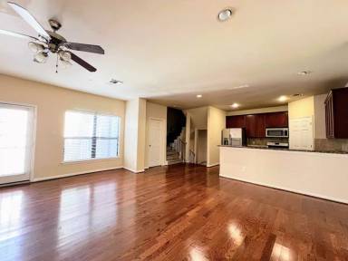 Main picture of 4411 Koehler St