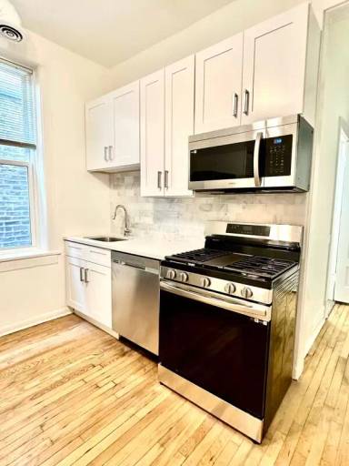 Main picture of 2303 S Oakley Ave