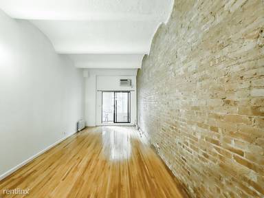 Main picture of 40 E 12th St