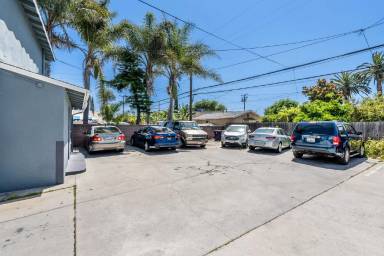Main picture of 6115 Cherry Ave