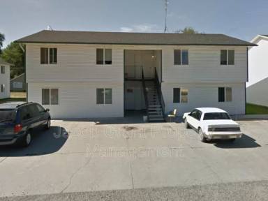 Main picture of 385 Golden St