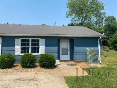 Main picture of 6 Simmons Ct