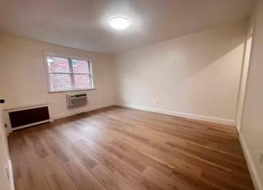 Main picture of 3145 Parsons Blvd