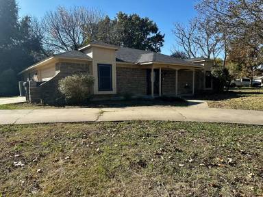 Main picture of 200 Thompson Cir