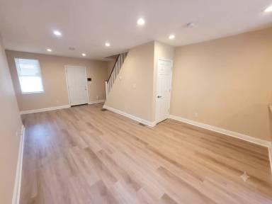 Main picture of 5951 Elsinore St