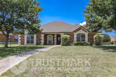 Main picture of 2501 Mugho Dr