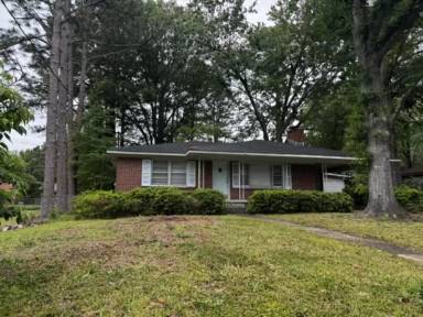 Main picture of 2414 Slay Dr