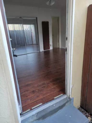 Main picture of 3744 Veteran Ave