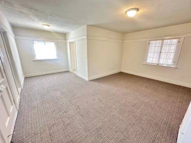 Main picture of 3414 E 1st St
