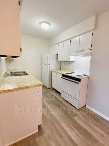Main picture of 203 N Charleston Blvd