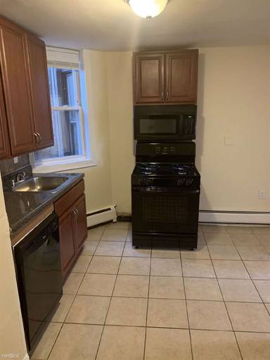 Main picture of 554 Avenue C