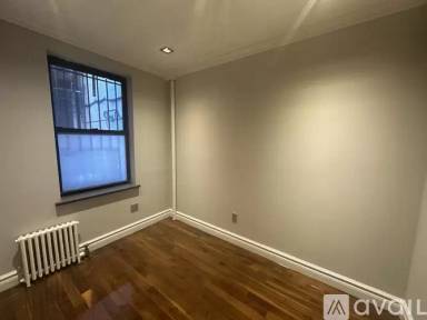 Main picture of 233 E 29th St