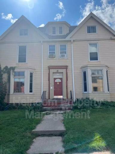 Main picture of 15 N 15th Ave E