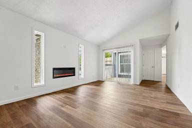 Main picture of 1900 N Rockwell Ave