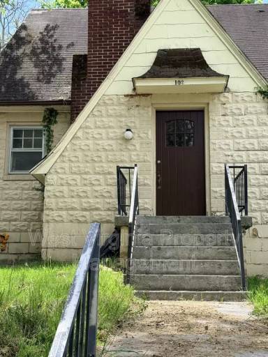 Main picture of 102 Temple St