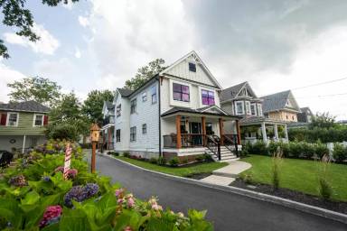 Main picture of 704 4th Ave