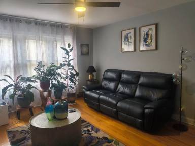 Main picture of 4831 W Addison St