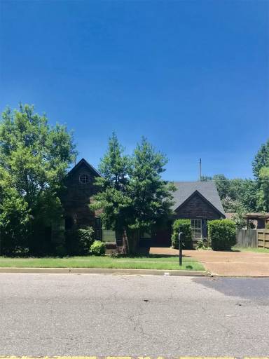 Main picture of 7918 Macon Rd
