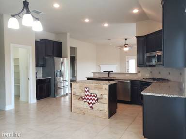 Main picture of 561 Butterfly Blvd