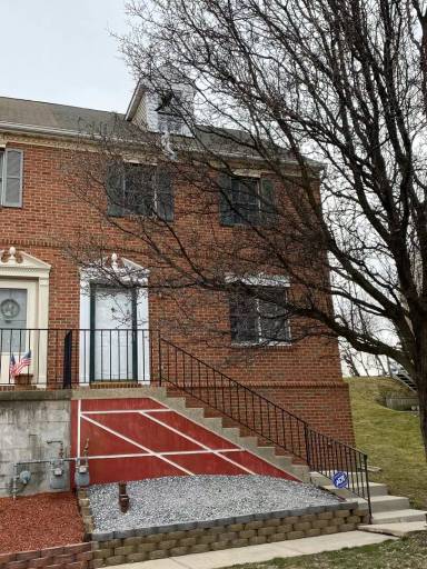 Main picture of 819 Donnelly St