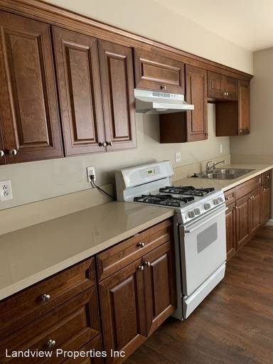Main picture of 273 Alpine St