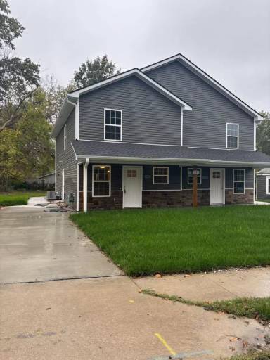 Main picture of 14 3rd Ave