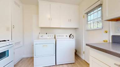Main picture of 2274 S Carmelina Ave